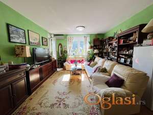 Grbavica - najzelenija ulica, trosoban stan od 77m2 sa PARKING MESTOM!